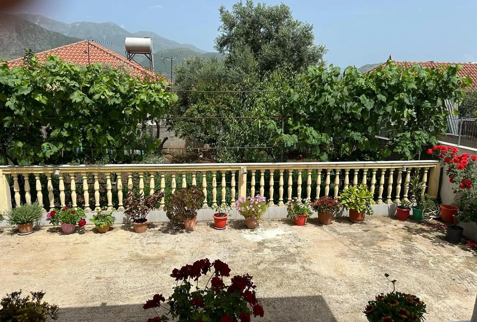Santi'S Villa Delvine